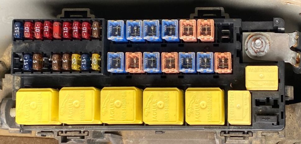 2000 jaguar s type cigarette lighter fuse 2000 Jaguar S-Type fuse box diagram
