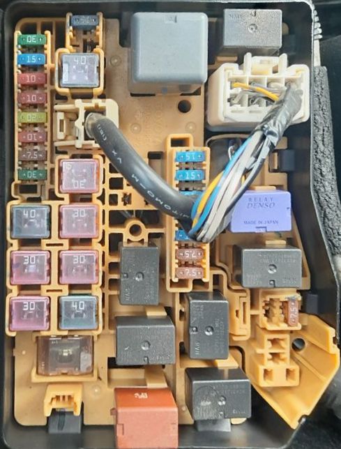 2006 Toyota Voxy fuse box diagram