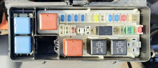 2005 Toyota Alphard fuse box diagram