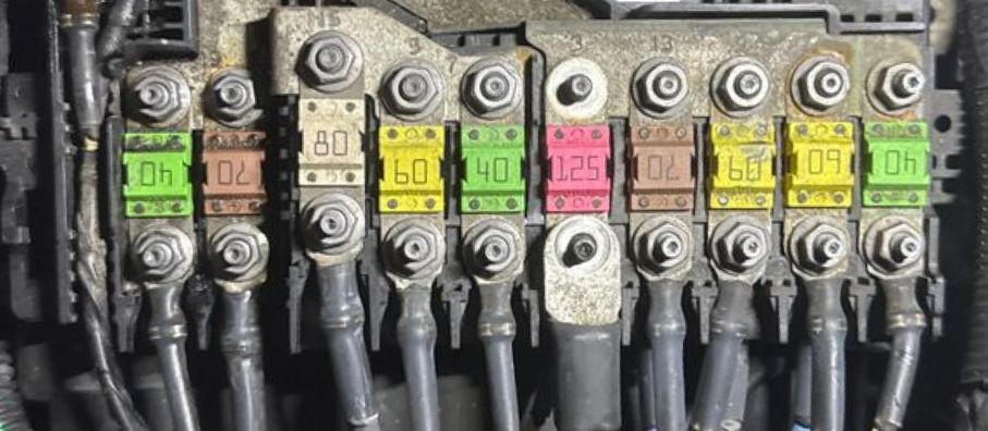 2011 Peugeot 508 fuse box diagram