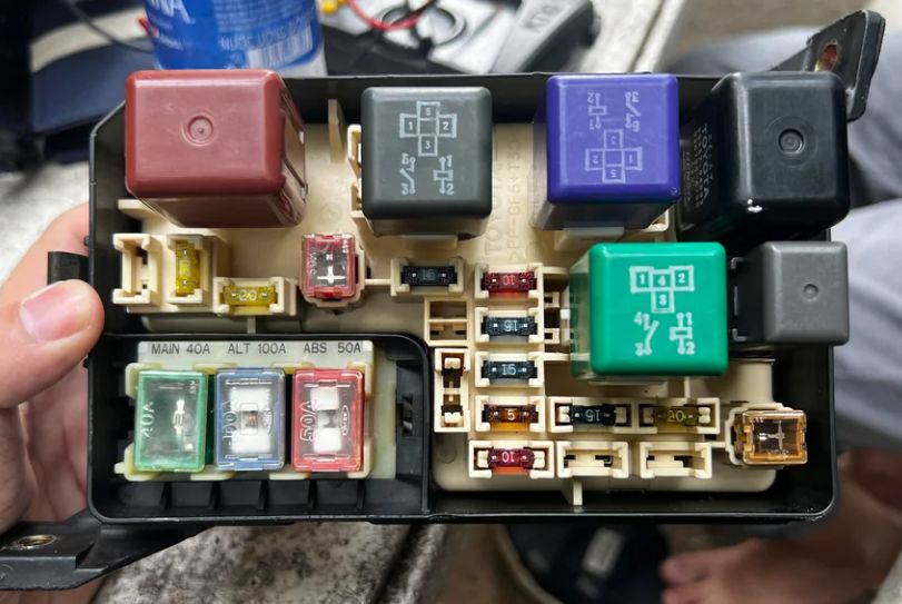 1997 8th Gen G8 E110 Toyota Corolla fuse box diagram