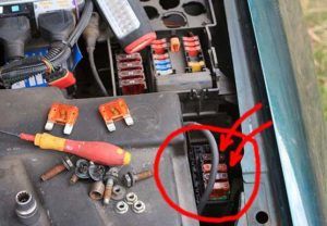2001 Peugeot 406 2.0l fuse box diagram